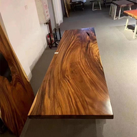 Plateau de table à manger en bois de style moderne, forme irrégulière, bord vivant, bois de noyer massif