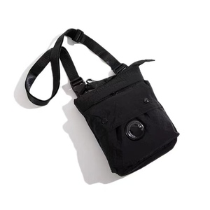 Sac à bandoulière en nylon imperméable de créateur de mode pour hommes, sac à bandoulière de messager de couple sac plat pour la ville décontractée - Product Image 6