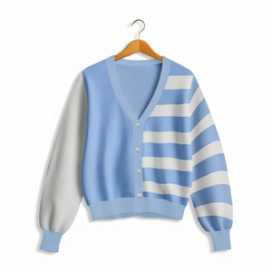 Cardigan en tricot à manches longues pour femme, bleu clair rayé, col en V, avec boutons et patch logo, style universitaire. - Product Image 1