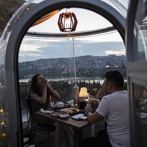 Casa Burbuja de Cristal con Garantía de 10 Años, Universal, Insonorizada, Tipo Domo, para Restaurante o Exteriores - Product Image 3