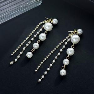 Boucles d'oreilles clous de luxe coréennes en diamant et perle avec long pompon, bijoux tendance et personnalisés, très prisés sur internet - Product Image 5