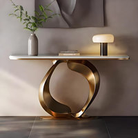 Table de couloir d'hôtel de luxe, miroir, console d'entrée finition dorée