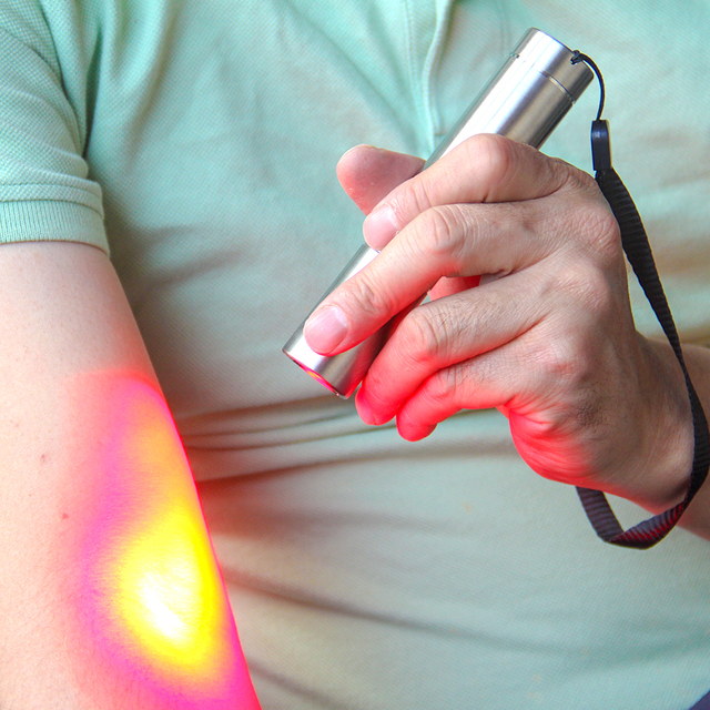 Battery Rechargeable Red Light Therapy Torch Light 630nm 660nm 850nm Led Therapy Red Near Infrared Handheld Light