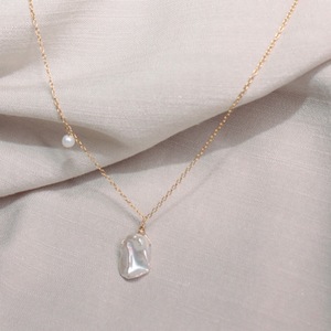 Collar de Clavícula Chapado en Plata 925 con Oro de 18K, Collar de Perlas Keshi en Forma de Pétalo, Estilo Simple y Elegante - Product Image 3