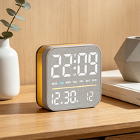 Moderner LED Digitaler Wecker Intelligente Tischuhr für Schlafzimmer Büro mit Umgebungslicht USB-Telefonladefunktion