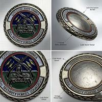 Pièce de collection de l'Équipement de Garde du Corps du 99e Escadron de Sécurité, avec le motto latin Officium Ante Omnia et l'écusson Scorpion Fusils Croisés en émail