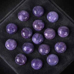 ขายส่งพลอยชารอยต์สีม่วงธรรมชาติทรงกลมเจียระไนขนาด 8 มม. สำหรับทำเครื่องประดับ DIY พลอยคาโบชองและงานเจียระไน - Product Image 1