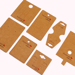 Cartes de vœux personnalisées avec logos, étiquettes suspendues pour bijoux et boucles d'oreilles, cartes en papier kraft, estampage à chaud, perforation, impression flexographique - Product Image 1