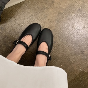 Collezione Classica: Scarpe Mary Jane da Donna in Pelle di Pecora con Cinturino a Fibbia, Stile Nonna - Product Image 2