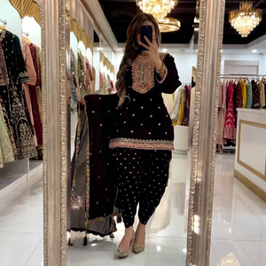 Ensemble traditionnel indien pakistanais pour femmes, noir, en coton brodé, longueur cheville, avec pantalon Patiala à pois et dupatta - Product Image 1