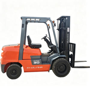 Chariot élévateur diesel d'occasion Toyota FD30 3 tonnes 4300 kg, 3 mât, avec déplacement latéral, faible nombre d'heures de fonctionnement, d'origine japonaise - Product Image 1