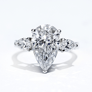 Bague de fiançailles Messi Jewelry MSR-1155 en or 18 carats avec diamant de laboratoire en forme de poire - Product Image 5