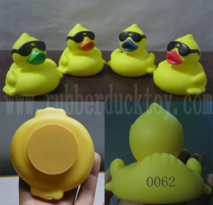 Bán Sỉ Vịt Cao Su Có Trọng Lượng Nhiều Màu 8Cm, Vịt Đua Có Trọng Lượng Đứng Nổi, Vịt Cao Su Có Số Lượng Lớn - Product Image 4