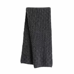 Écharpe géante longue en laine chaude et fibre de polyester, couleur unie, torsadée, style milanais, haute qualité, vente en gros - Product Image 4
