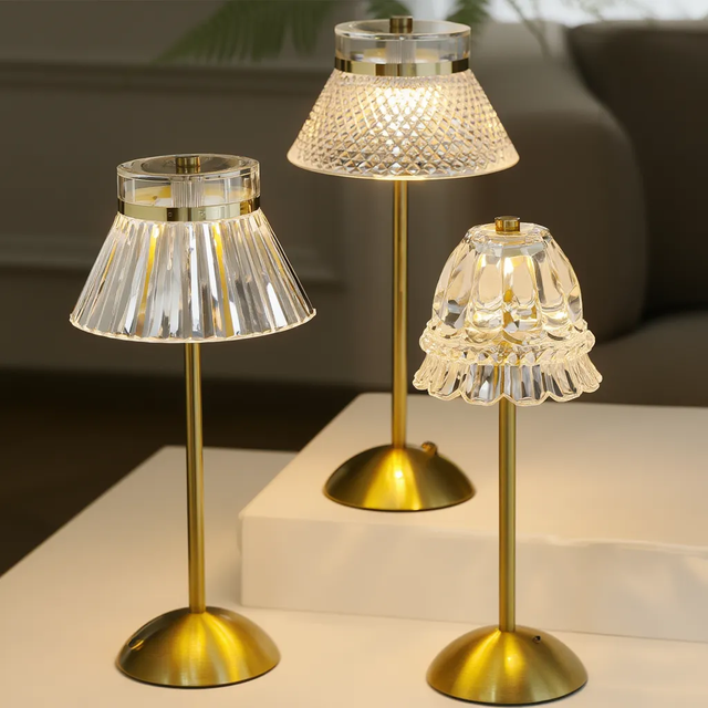 High Quality LED Retro Metal USB Charging Cordless Bedroom Restaurant Warm Atmosphere Battery Crystal Table Lamp