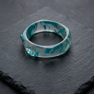 Pulsera Artesanal de Resina Ancha de Estilo Contemporáneo, Pieza de Moda Única con Diseño de Amor, Joyería en Diferentes Colores, Conjuntos de Brazaletes - Product Image 1