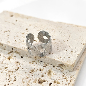 Anello in Acciaio Inossidabile Xinghe per Commercio Estero, Stile Europeo e Americano, Anello Aperto in Titanio per Uomo e Donna, Indice Personalizzato - Product Image 4