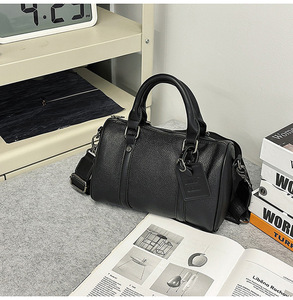 Sac bandoulière unisexe en cuir PU personnalisé avec logo, sac messager, sac à main, usage quotidien, toutes saisons - Product Image 3