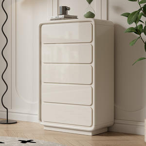 خزانة عالية على الطراز الاسكندنافي بيضاء اللون لغرفة المعيشة بجانب الزاوية 4 أدراج معاد تدويرها أريكة من الصنوبر خزانة جانبية - Product Image 4