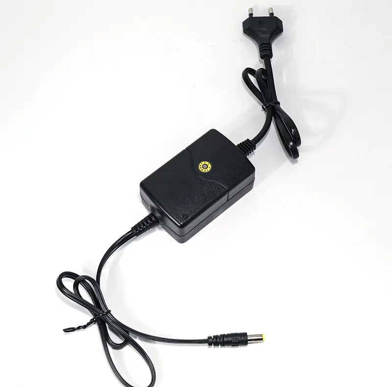 YJS-A002 12 V 2a Ac/Dc Met Eu Us Plug Hoge Kwaliteit Fabriek Prijs Voor Cctv Accessoires 12 V 2 Een Power Adapter