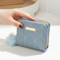Dompet Wanita Pendek Dua Lapis 2024 Baru Bordir Berlian Lembaran Besi Tas Genggam Bola Wol Dompet Zero