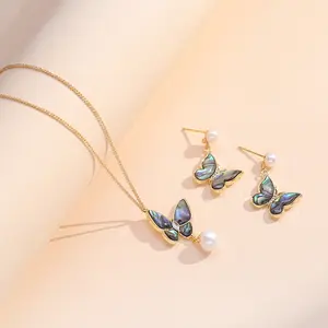 Hermoso collar y pendientes con colgante de mariposa de concha de abulón con conjunto de joyas de perlas cultivadas de agua dulce