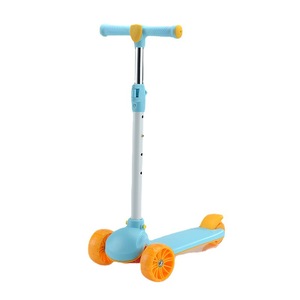 Scooter de tres ruedas para niños de 2 a 4 años, azul y amarillo, de plástico, con manillar ajustable - Product Image 5