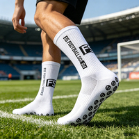 Chaussettes de football antidérapantes avec logo personnalisé, respirantes, douces et confortables, pour l'entraînement quotidien des adultes.