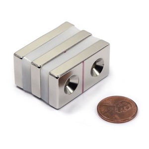 Componenti <span class=keywords><strong>per</strong></span> Contenitori Elettrici: Magneti al Neodimio Rettangolari con Due Fori <span class=keywords><strong>per</strong></span> Viti e Base Svasata - Product Image 4