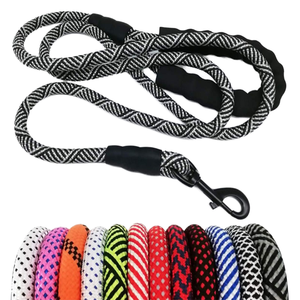 Pañuelo de Lujo para Perro de Nailon con Plumas, Talla L, Ajustable, para Cachorros, con Logotipo Impreso a Color, Venta al por Mayor - Product Image 1