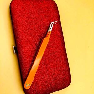 Pince à épiler pour extensions de cils en acier inoxydable de qualité supérieure, avec logo personnalisé, revêtement orange à 90 degrés, pointe lisse, durable et éco-responsable - Product Image 5