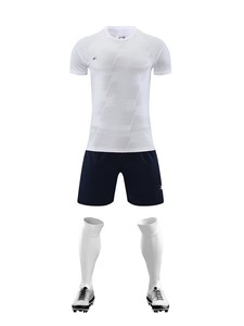 26 maillots de football hautement personnalisables. Nous prenons en charge les commandes que nos concurrents n'osent pas prendre en charge. Contactez-nous pour plus d'informations. - Product Image 2