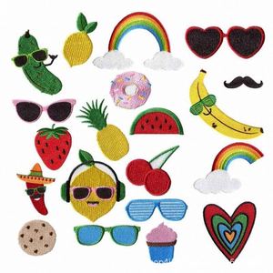 Serviettes à motifs de dessins animés à la mode en gros, brodées et avec des patchs de logo créatifs - Product Image 1