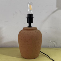 Lampe de table en céramique Wabi-sabi faite à la main, style moderne rétro, LED E26 à intensité variable, interrupteur rotatif, abat-jour en tissu blanc chaud, lampe de chevet AC
