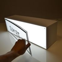 MACCAN Panneau lumineux LED vertical en aluminium et tissu, écologique, autoportant, programmable IC, pour affichage publicitaire et décoration de magasin