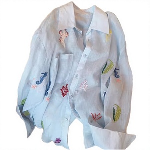 Chemise décontractée d'été pour femme en ramie bleu clair brodée de fleurs, motif corail, col rabattu, manches longues, coupe ample - Product Image 2
