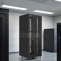 Meilleures ventes : Rack de serveur 42U en acier laminé à froid noir avec porte frontale en verre trempé, charge statique de 1000 kg, en stock pour utilisation en centre de données