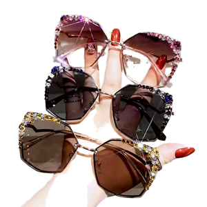 Gafas de Sol de Diseñador de Lujo 2023, Vintage, Sin Montura, con Pedrería, Unisex, UV400, Estilo Mariposa, Degradado, Diamante, Camel, Ligeras - Product Image 1