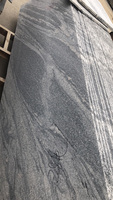 Vente en gros de grandes dalles de granit gris poli dynamique avec veines ondulées gris, noir et blanc pour projets de meubles-lavabos de salle de bain et de panneaux muraux intérieurs