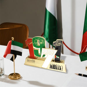 कारखाने की कीमत राष्ट्रीय दिवस ट्रॉफी कस्टम संस्थापक वर्षगांठ मिश्र धातु पुरस्कार मूर्तियां <span class=keywords><strong>1971</strong></span> फाल्कन कंट्री मैप डेस्क आभूषण - Product Image 4