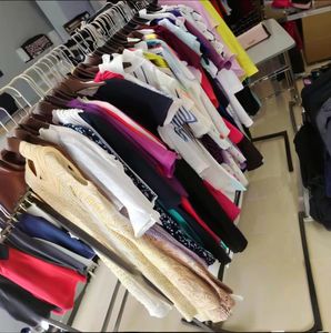 Vêtements de sport pour femmes, styles variés, mode estivale, stock en gros, robes en coton, t-shirts, pantalons, jupes, Guangdong, adulte - Product Image 5