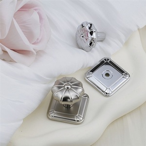 Poignée en alliage de zinc style crème, motif citrouille américaine, à trou unique, luxe léger, rétro, pour tiroir de meuble et porte de placard Dingxin - Product Image 2