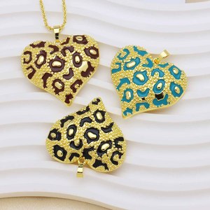 Colgante de Corazón con Estampado de Leopardo <span class=keywords><strong>en</strong></span> Turquesa, Negro y Marrón, Esmalte Goteado, Cobre, Chapado <span class=keywords><strong>en</strong></span> Oro de 18K - Product Image 3