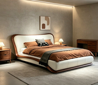 Lit en cuir véritable de style italien de luxe, meubles modernes pour chambre principale, lit double capitonné de taille king avec accents métalliques