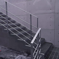 Escalier extérieur en acier galvanisé avec marches antidérapantes pour évacuation en cas d'incendie, usage industriel, marches d'escalier préfabriquées en acier