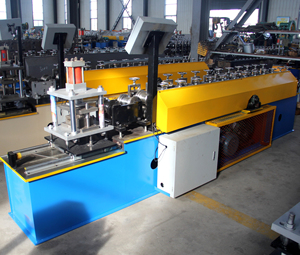 Vente chaude, <span class=keywords><strong>machine</strong></span> de formage de panneaux de volets roulants entièrement automatique, directement de l'usine - Product Image 2