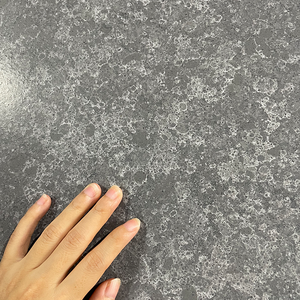 แผ่นหินควอตซ์เทียมลายหินอ่อนสีเทาคอนกรีตโบราณ ขนาด 30 มม. ทนทานจากโรงงานผู้ผลิต (OEM) สำหรับเคาน์เตอร์ครัว เคาน์เตอร์อ่างล้างหน้า และเคาน์เตอร์บาร์ - Product Image 2