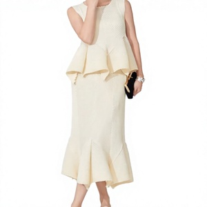 Ensemble élégant en tricot pour femmes, 2 pièces, haut sans manches avec volants, jupe mi-cuisse, couleur unie, mode printemps-été - Product Image 3