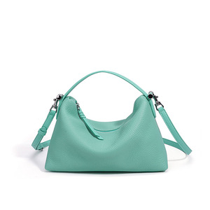 Borsa a Spalla da Donna di Lusso 2026 in Vera Pelle, Modello Hobo con Grana Lychee, Borsa a Secchiello Geometrica in Pelle Bovina con Tracolla Regolabile - Product Image 1