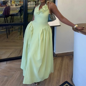 เดรสยาวทรงเข้ารูปผู้หญิงแบบใหม่ ดีไซน์เซ็กซี่ สายคล้องคอ แต่งผ้าต่อกัน พร้อมดีเทลผูกโบว์ แฟชั่น - Product Image 3